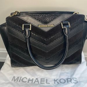 MICHAEL Michael Kors Selma Medium chevron leather bag Black